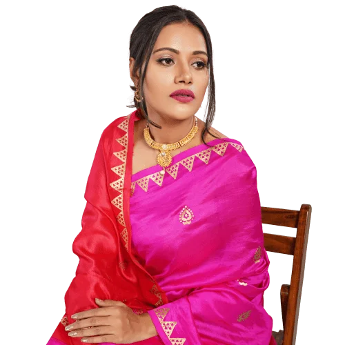 A women wearing a traditional Uddup silk saree with gold jewelry for wedding