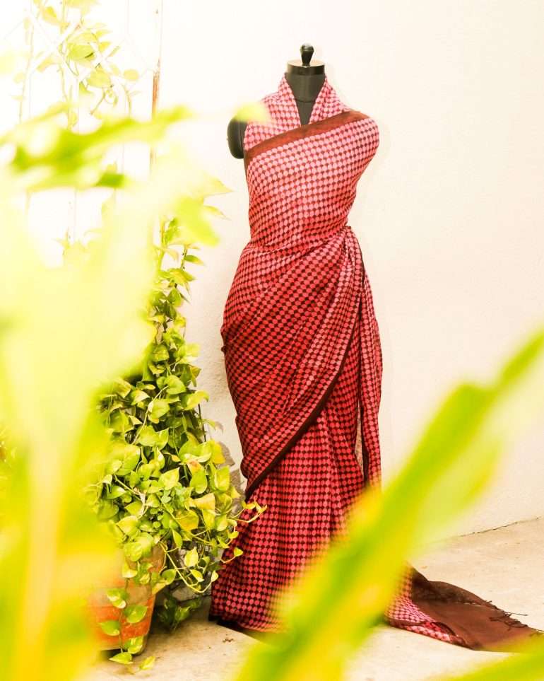 Pure Handloom Pink and Brown Printed Linen  Saree - Image 3