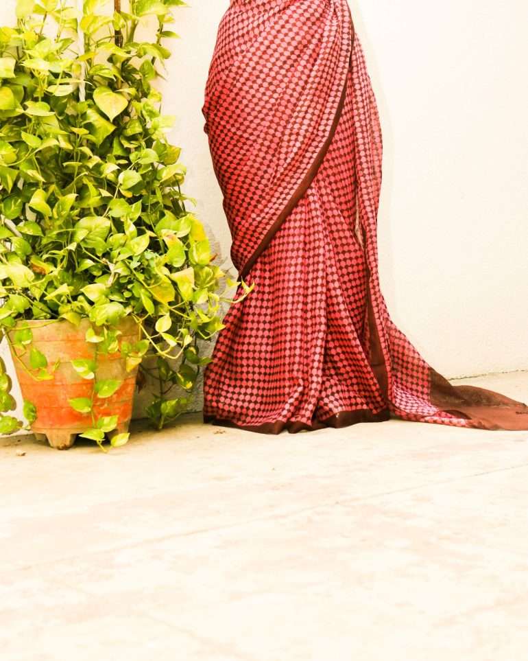 Pure Handloom Pink and Brown Printed Linen  Saree - Image 4