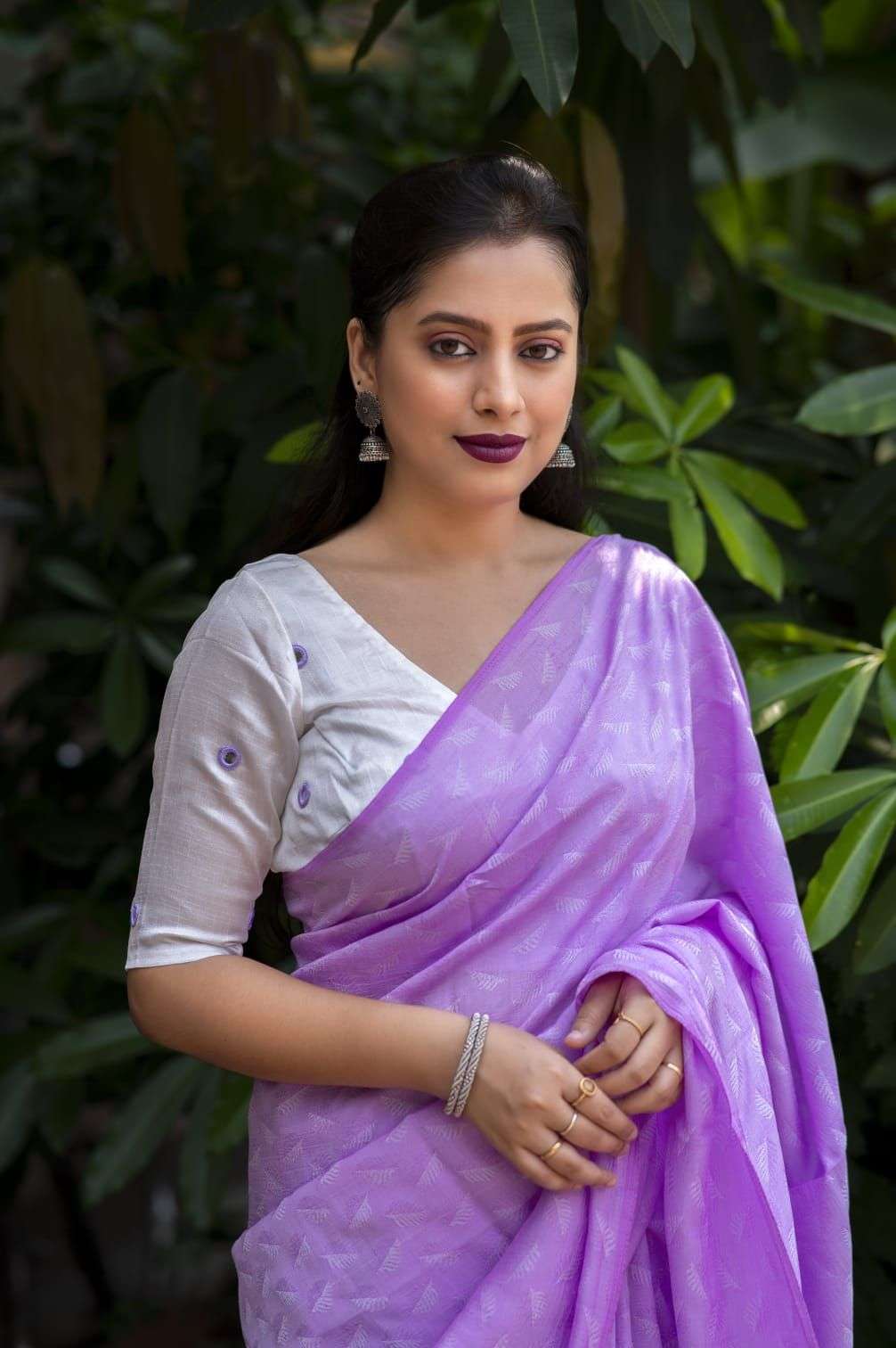 Mix and Match Colour Contrast saree Blouse Ideas for purple Silk sarees,  Purple Kanjivaram Saree | Sari, Blusas sari de diseñador, Blusa sari