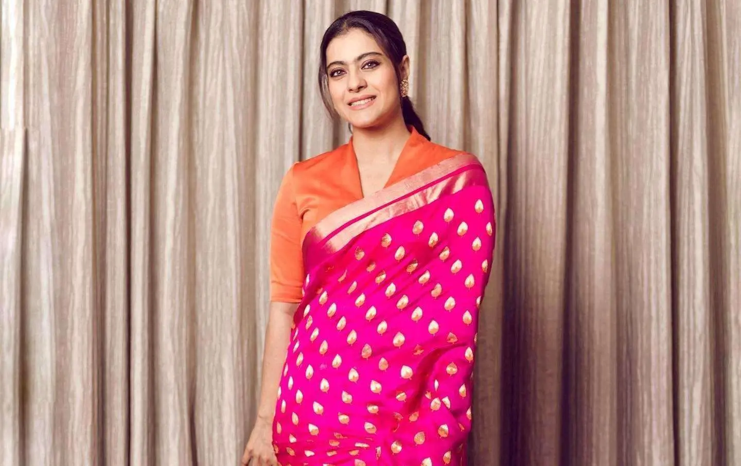 Stunning Pink Saree, Contrasting Blouse: Master Your Look!