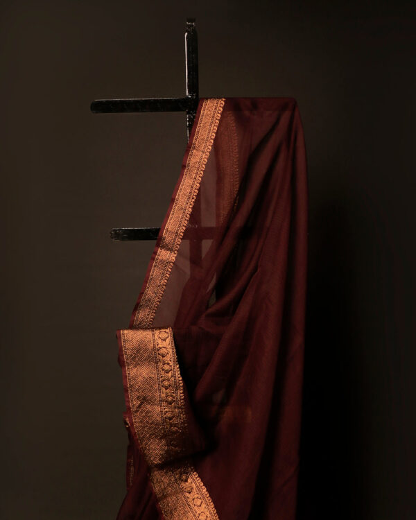 Cocoa Charm Brown Kota Cotton Zari Printed Saree, Top side close up