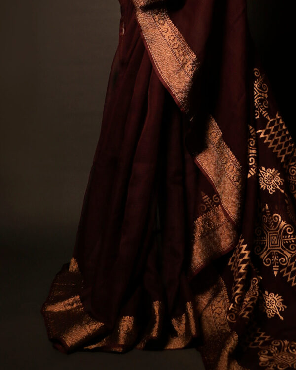 Cocoa Charm Brown Kota Cotton Zari Printed Saree, Bottom side close up
