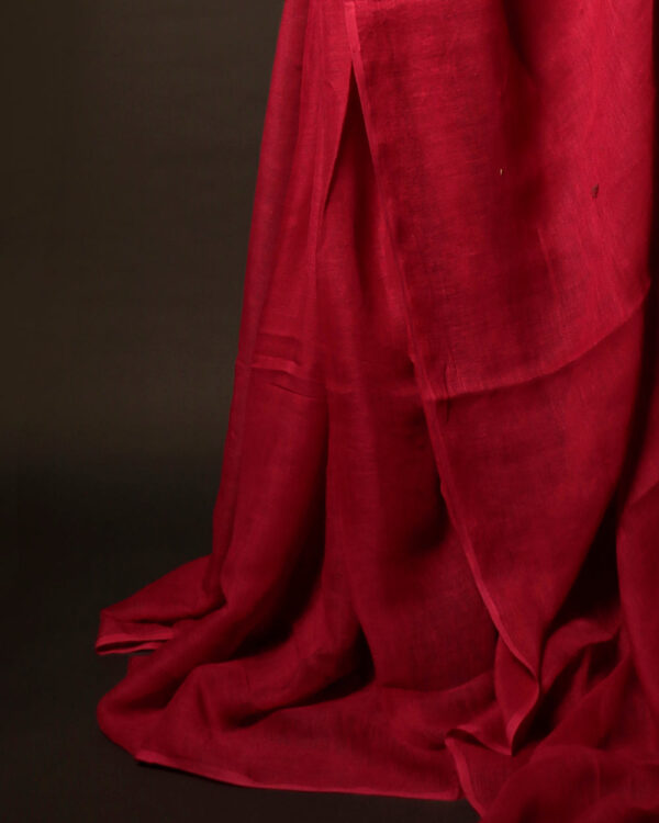 Crimson Elegance Red Textured Linen Shaded Saree