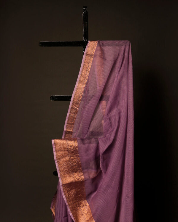 Majestic Magenta Magenta Kota Cotton Zari Plain Saree, Top side close up