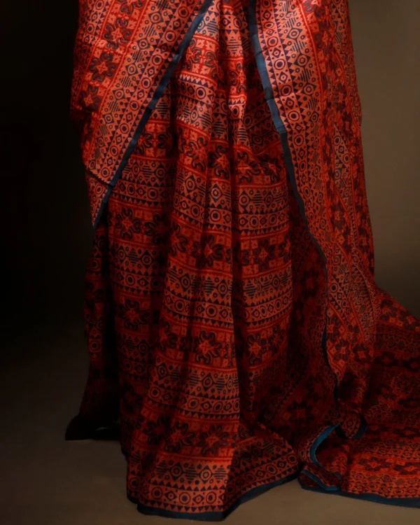 rn-image_picker_lib_temp_fc5d1cb1-d397-419b-ae9c-db3d41aa6e5d Mystic Mocha Maroon and Black Printed Pure Organza Silk Saree